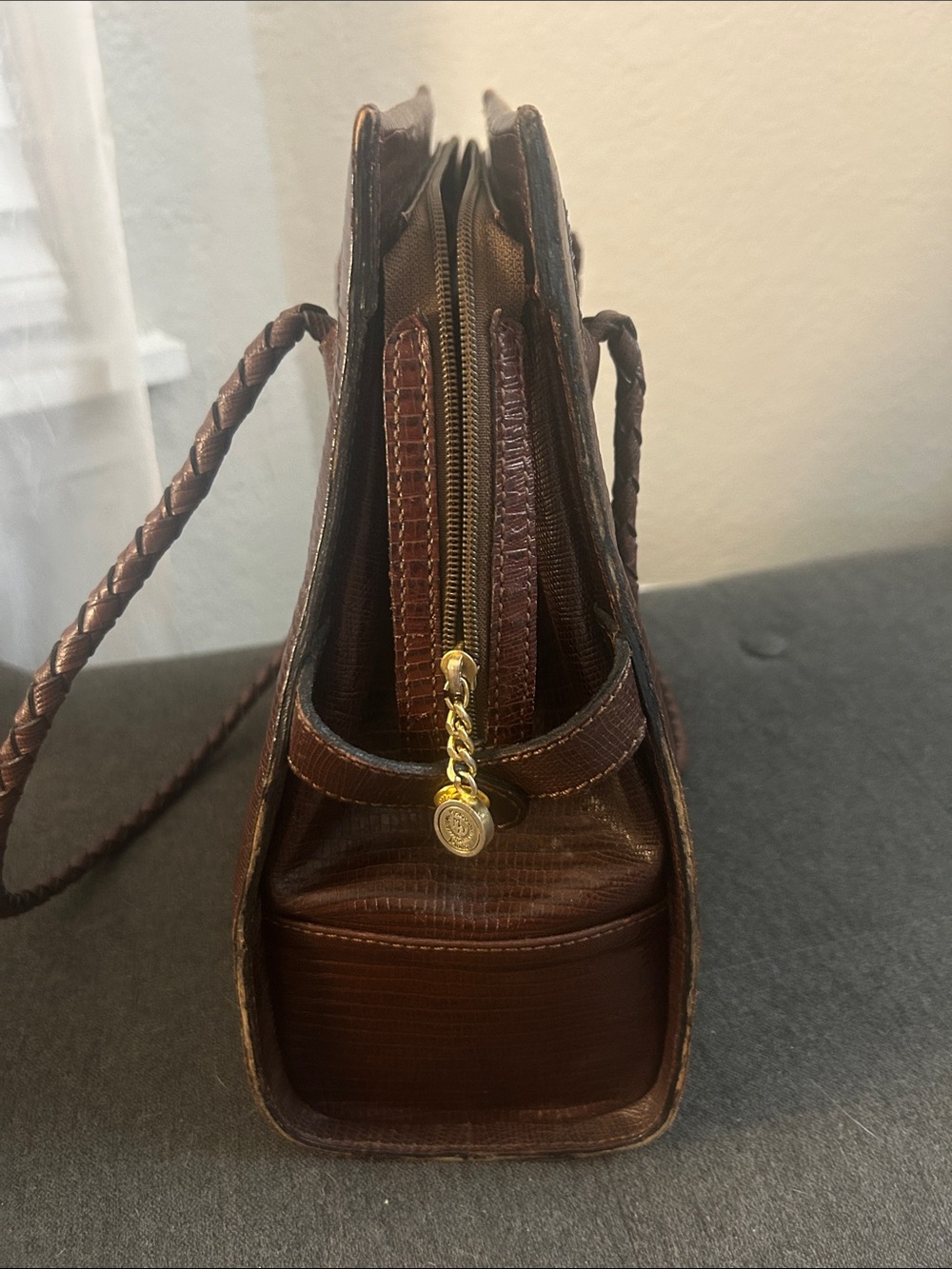 Gorgeous Vintage Leather Tote Bag - Picture 6 of 11